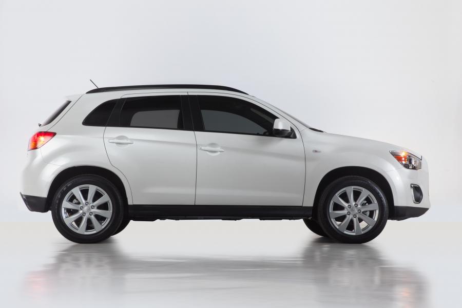  Mitsubishi Outlander Sport 2013 года  (фото 17 из 83)